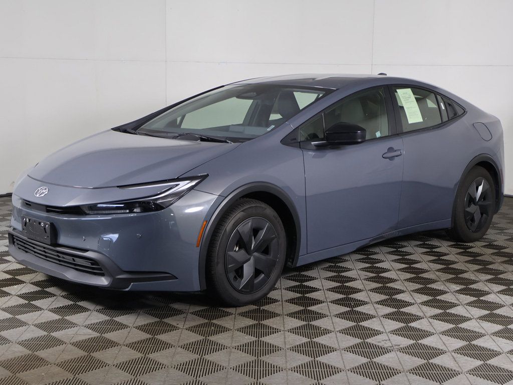 Used 2025 Toyota Prius LE FWD image 6