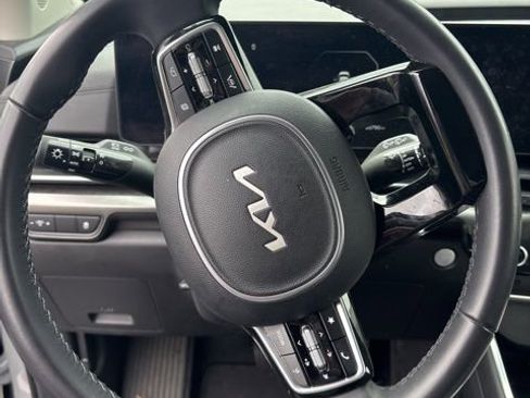 Used 2025 Kia Carnival SX w/ SX Dark Edition Package image 2