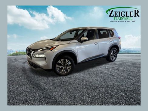 Used 2022 Nissan Rogue SV image 1