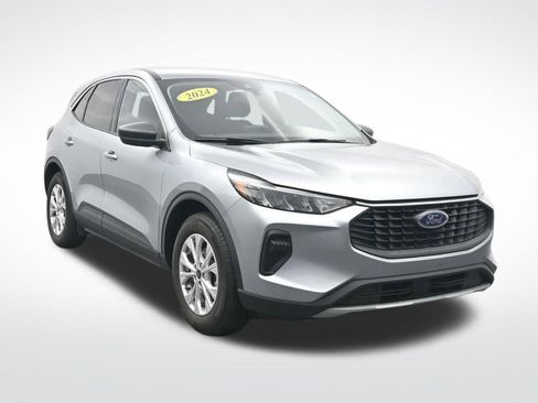 Certified 2024 Ford Escape Active w/ Cold Weather Package FWD image 3