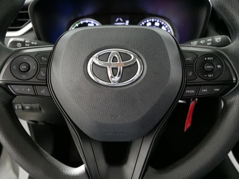 Used 2020 Toyota RAV4 LE image 25