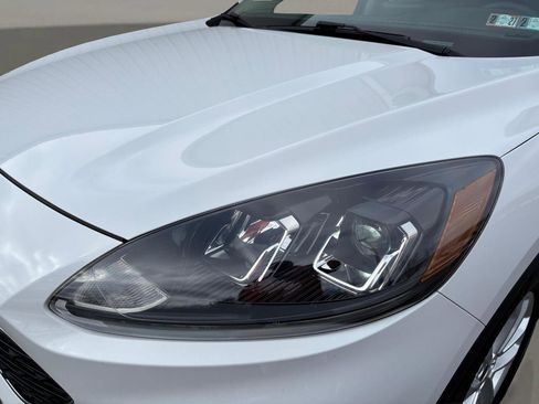 Used 2020 Ford Escape SE image 11