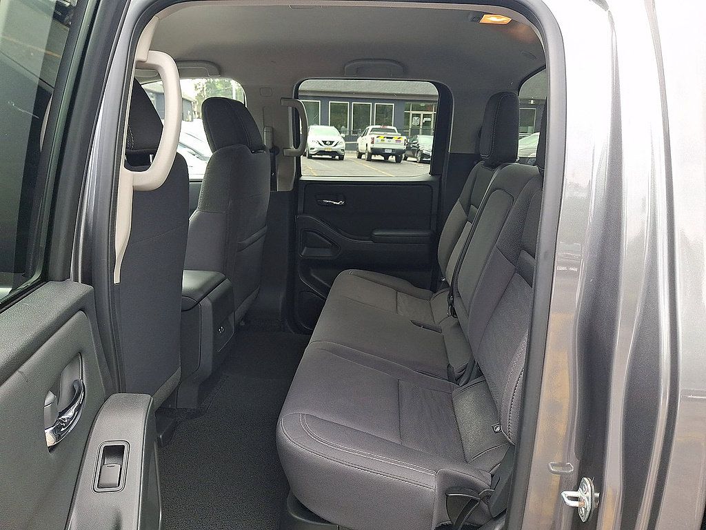 Used 2024 Nissan Frontier SV AWD/4WD image 11