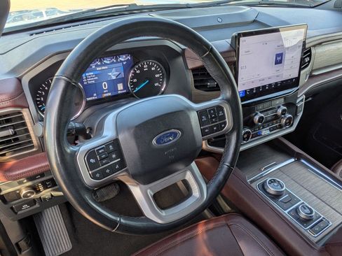 Used 2024 Ford Expedition Limited image 12