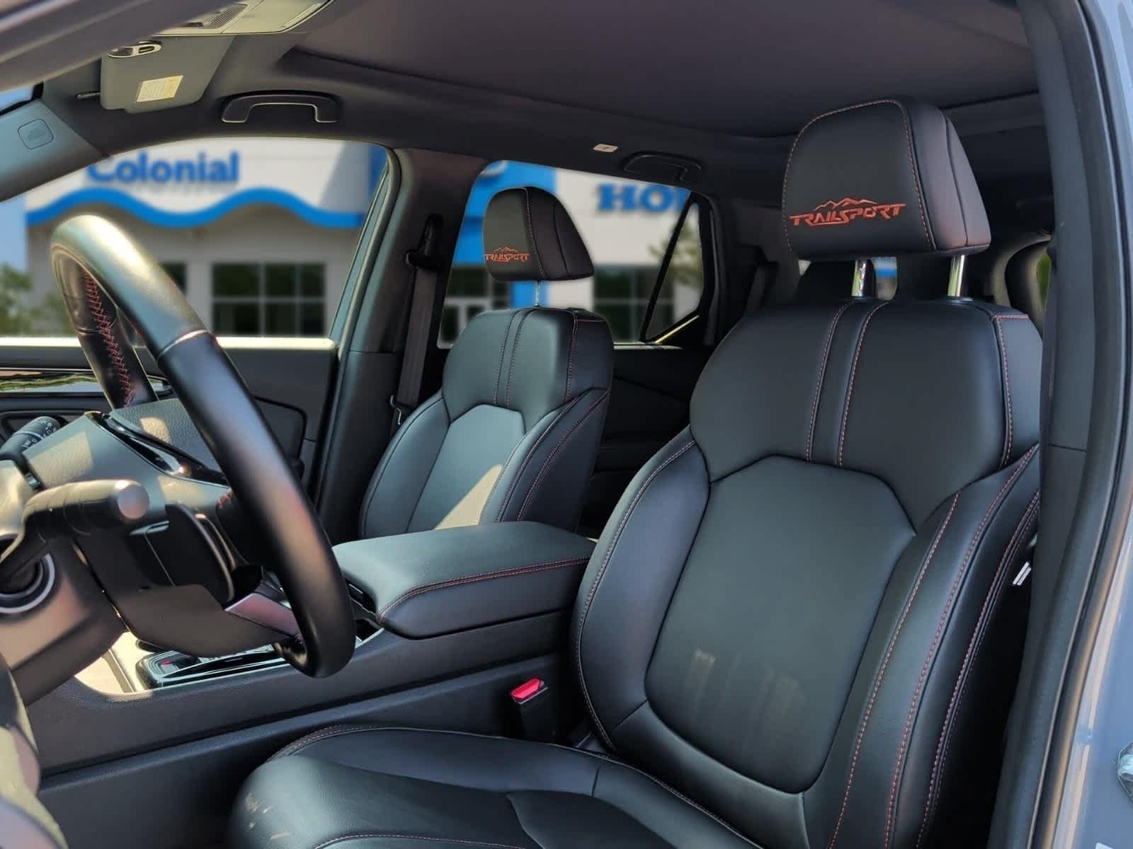 Used 2025 Honda Pilot TrailSport image 13