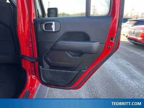 Used 2021 Jeep Wrangler Unlimited Sahara w/ Cold Weather Group image 19