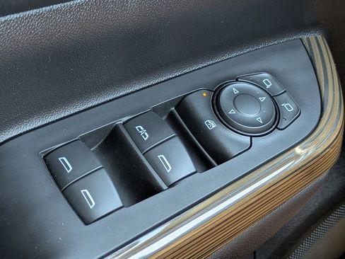 Used 2023 GMC Acadia SLE w/ Driver Convenience Package image 25