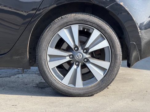 Used 2017 Nissan Leaf SL w/ Premium Package FWD image 2