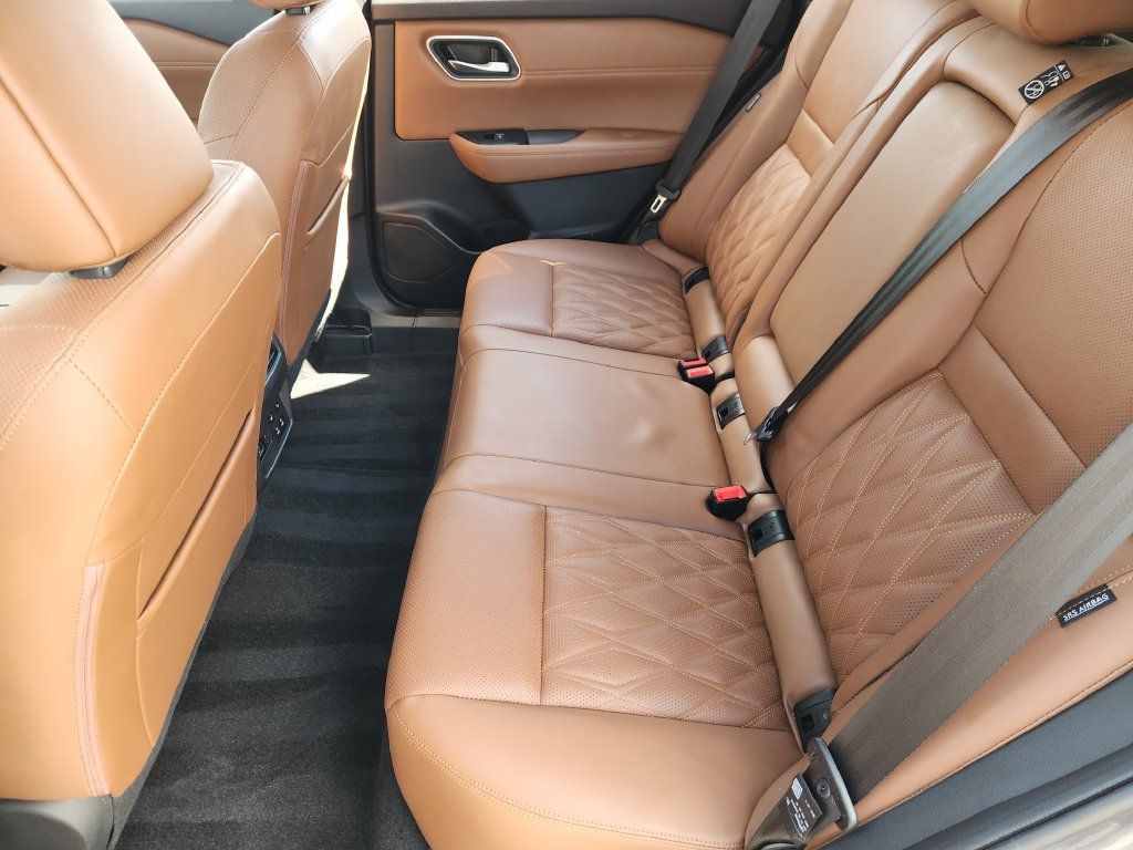 Used 2025 Nissan Rogue Platinum w/ Platinum Premium Package FWD image 20