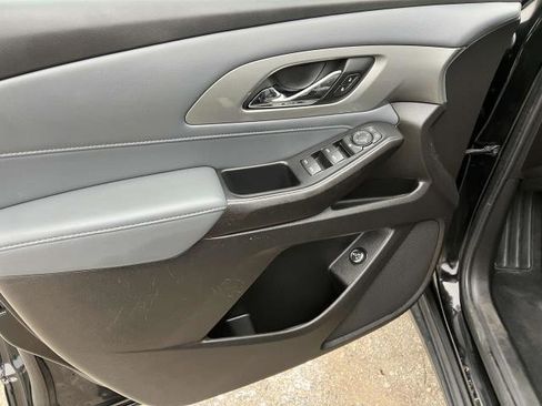 Used 2021 Chevrolet Traverse LT image 16