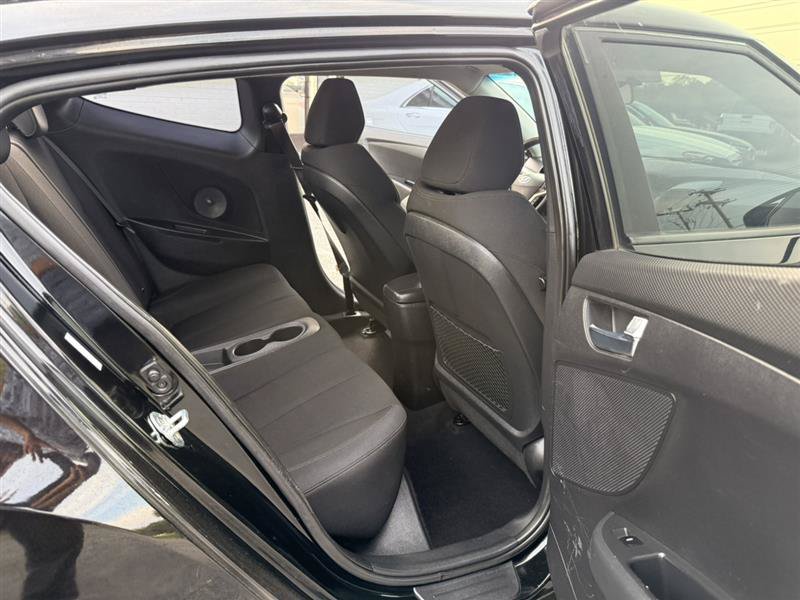 Used 2016 Hyundai Veloster FWD image 14