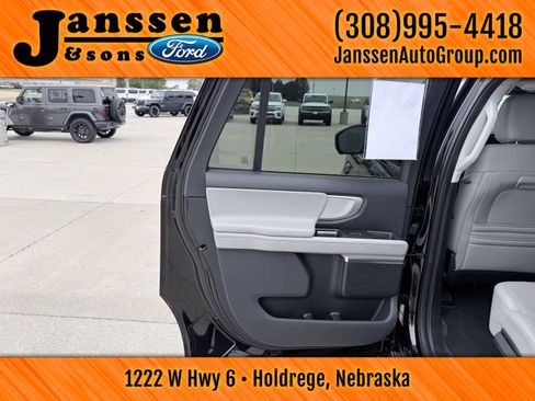 Used 2025 Ford Expedition Max Active AWD/4WD image 12