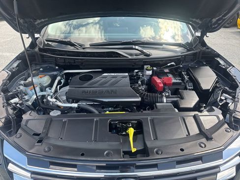 Used 2025 Nissan Rogue SV image 31