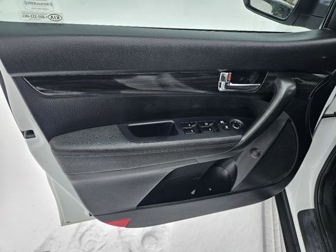 Used 2012 Kia Sorento BASE image 12