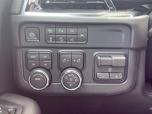 New 2026 Chevrolet Suburban RST w/ Comfort Package AWD/4WD image 24