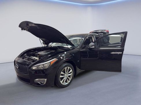 Used 2015 INFINITI Q70 3.7 image 9