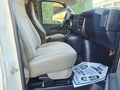 Used 2017 Chevrolet Express 2500 image 20