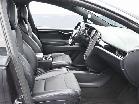 Used 2018 Tesla Model X 75D image 40