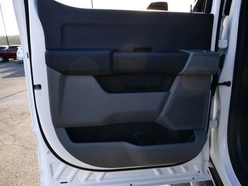 Used 2024 Ford F550 XL DRW 4X4 / V8 Diesel / Paylo image 26