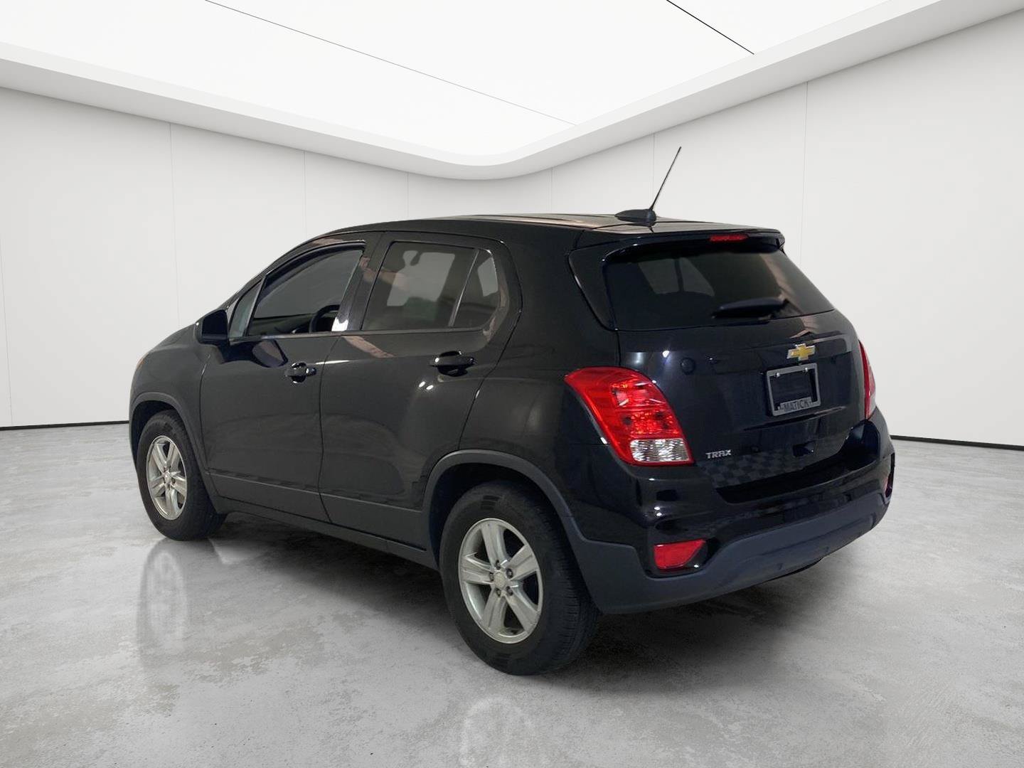Used 2020 Chevrolet Trax LS w/ Tint and Cruise Package FWD image 4