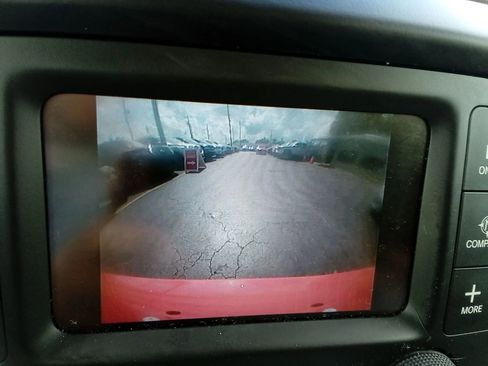 Used 2015 Jeep Renegade Latitude w/ Popular Equipment Group image 17