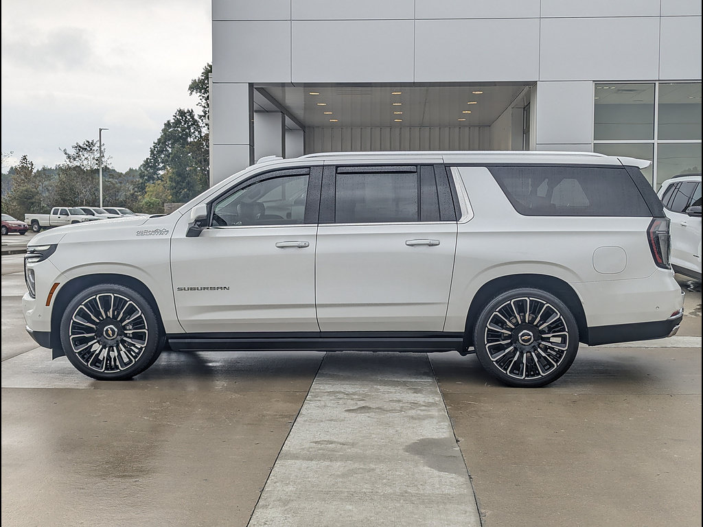 Used 2025 Chevrolet Suburban High Country AWD/4WD image 9