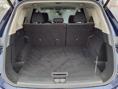 Certified 2025 Nissan Rogue SV image 27