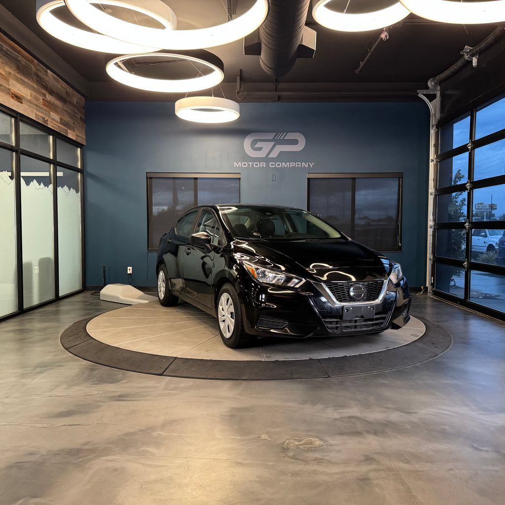 Used 2021 Nissan Versa S FWD image 1