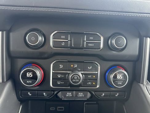 Certified 2024 Chevrolet Suburban LT image 32