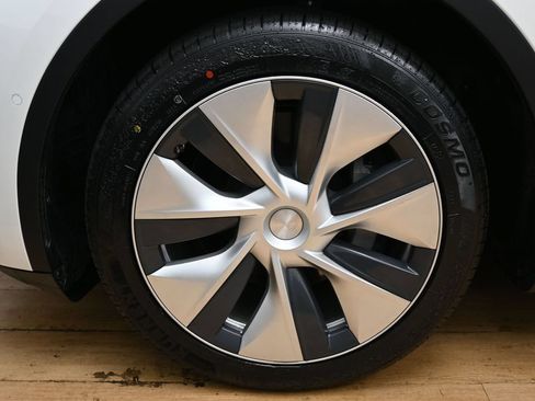 Used 2020 Tesla Model Y Long Range AWD/4WD image 22