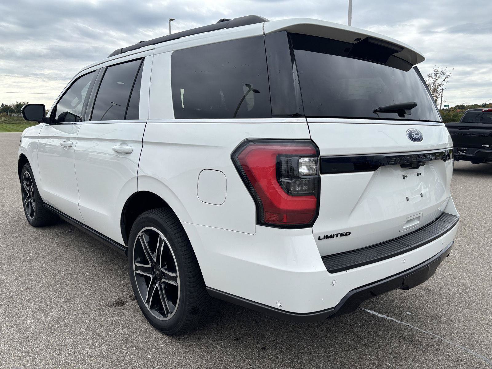 Used 2020 Ford Expedition Limited w/ Equipment Group 303A AWD/4WD image 3