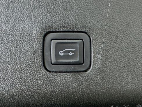 Used 2019 Chevrolet Traverse LT image 30