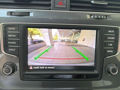 Used 2016 Volkswagen e-Golf SE w/ DC Fast Charging Package FWD image 21