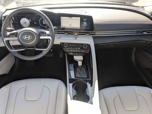Used 2025 Hyundai Elantra Limited FWD image 14