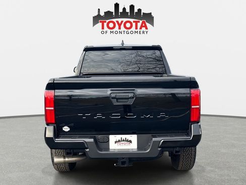 Used 2025 Toyota Tacoma TRD Off-Road image 4
