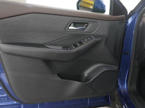 Used 2023 Nissan Rogue SV AWD/4WD image 18