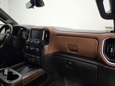 Used 2022 Chevrolet Silverado 1500 High Country w/ Technology Package AWD/4WD image 36