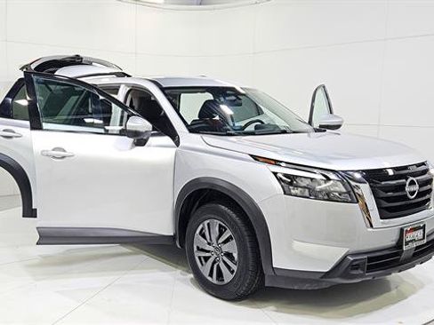 Certified 2025 Nissan Pathfinder SV FWD image 29