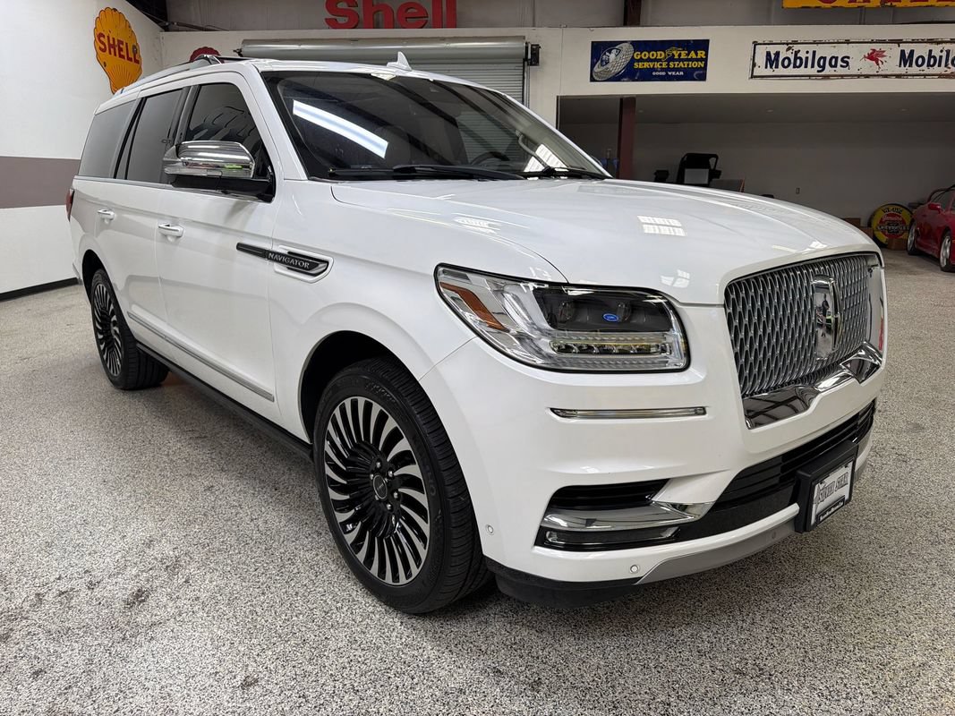 Used 2020 Lincoln Navigator Black Label w/ Cargo Convenience Package AWD/4WD image 11