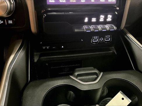 Used 2019 RAM 1500 Laramie image 17