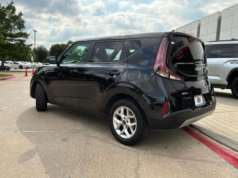 Used 2025 Kia Soul LX w/ LX Technology Package FWD image 8