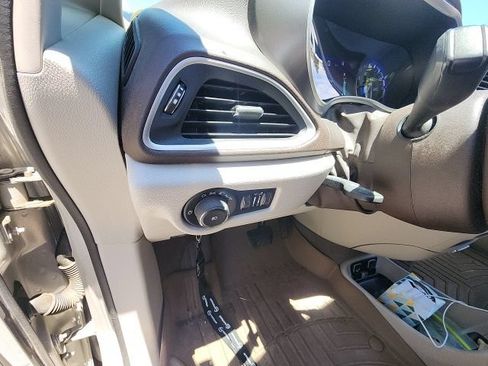 Used 2019 Chrysler Pacifica Touring Plus w/ Advanced Safetytec Group FWD image 32