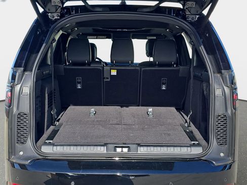 New 2026 Land Rover Discovery Limited Edition image 13