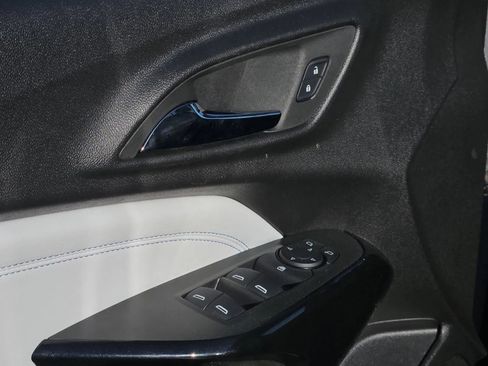 Used 2025 Chevrolet Trax LT image 24