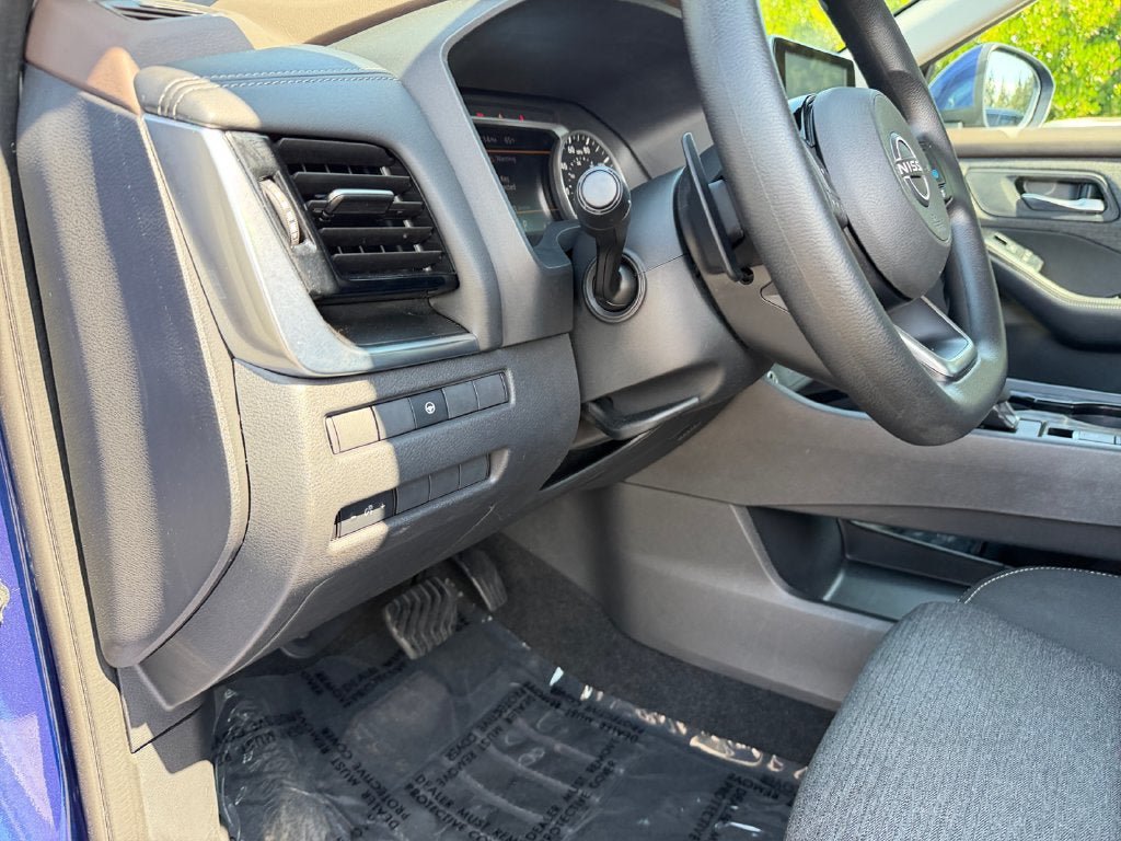 Used 2022 Nissan Rogue SV AWD/4WD image 19