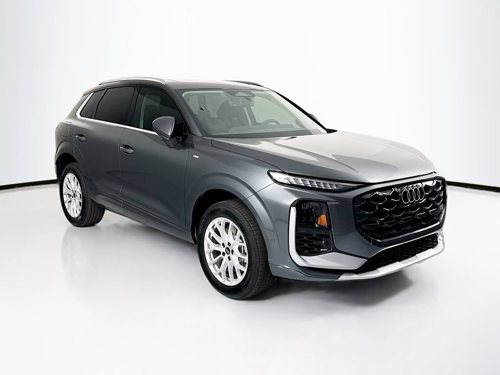 Used 2026 Audi Q3 quattro 2.0T w/ Driver Assistance Package AWD/4WD image 3
