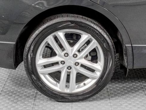 Used 2018 Chevrolet Equinox Premier FWD image 35