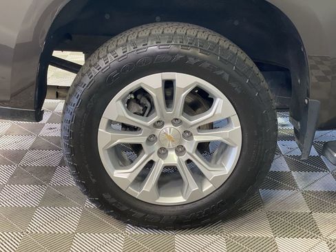 Used 2021 Chevrolet Silverado 1500 High Country w/ Technology Package AWD/4WD image 18