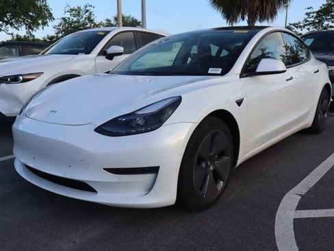 Used 2021 Tesla Model 3 Standard Range Plus RWD image 4