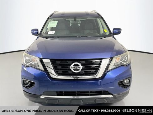 Used 2019 Nissan Pathfinder SV AWD/4WD image 2